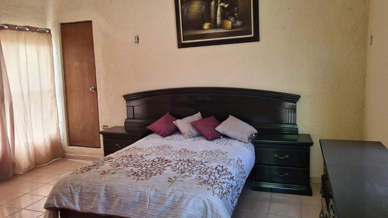 Room In Guest Room - Padrinos Hostal La Paz Full House Bagian luar foto